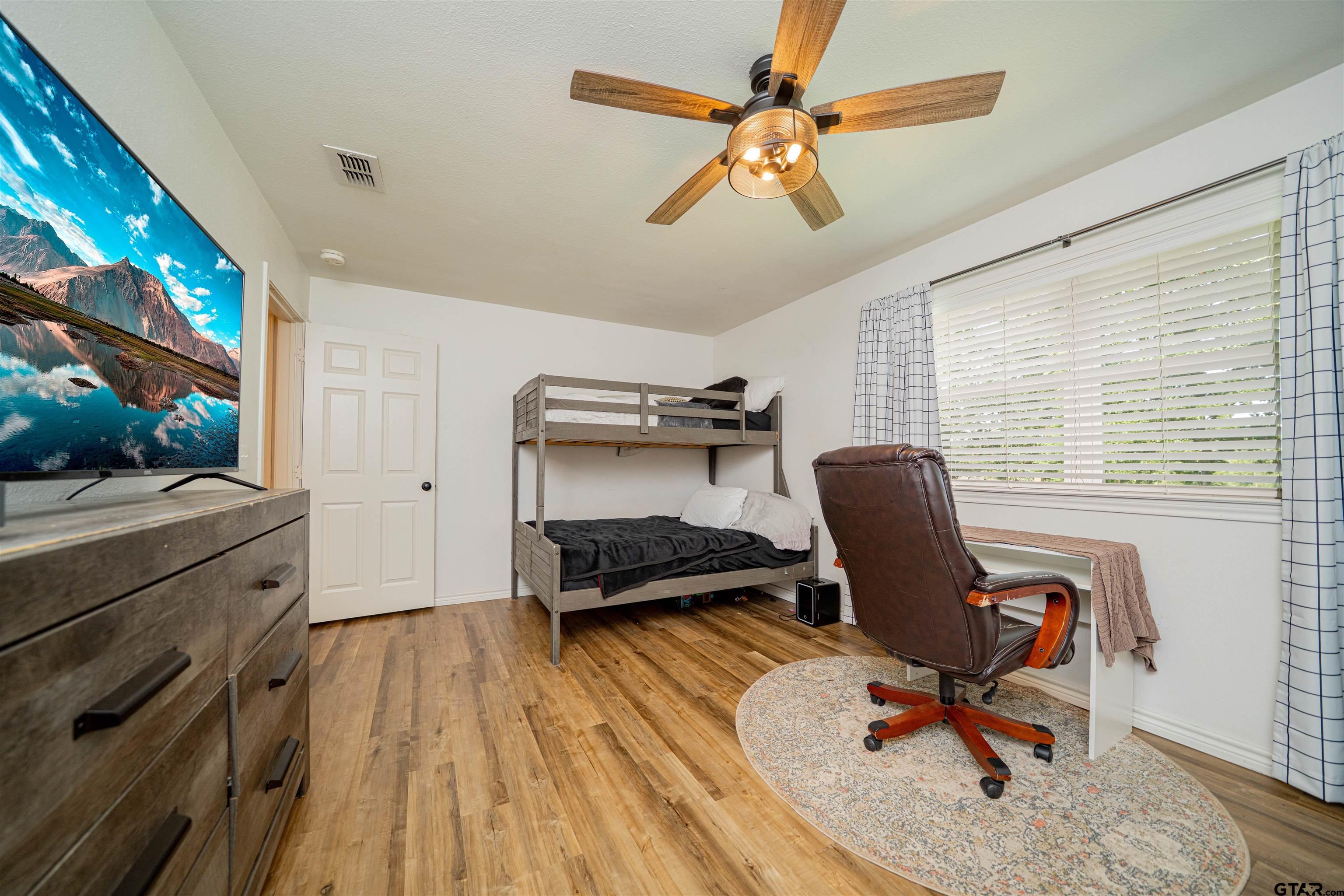 400 Crestview Hughes Springs, TX 75656 - Photo 22 of 32 a bedroom with a workspace