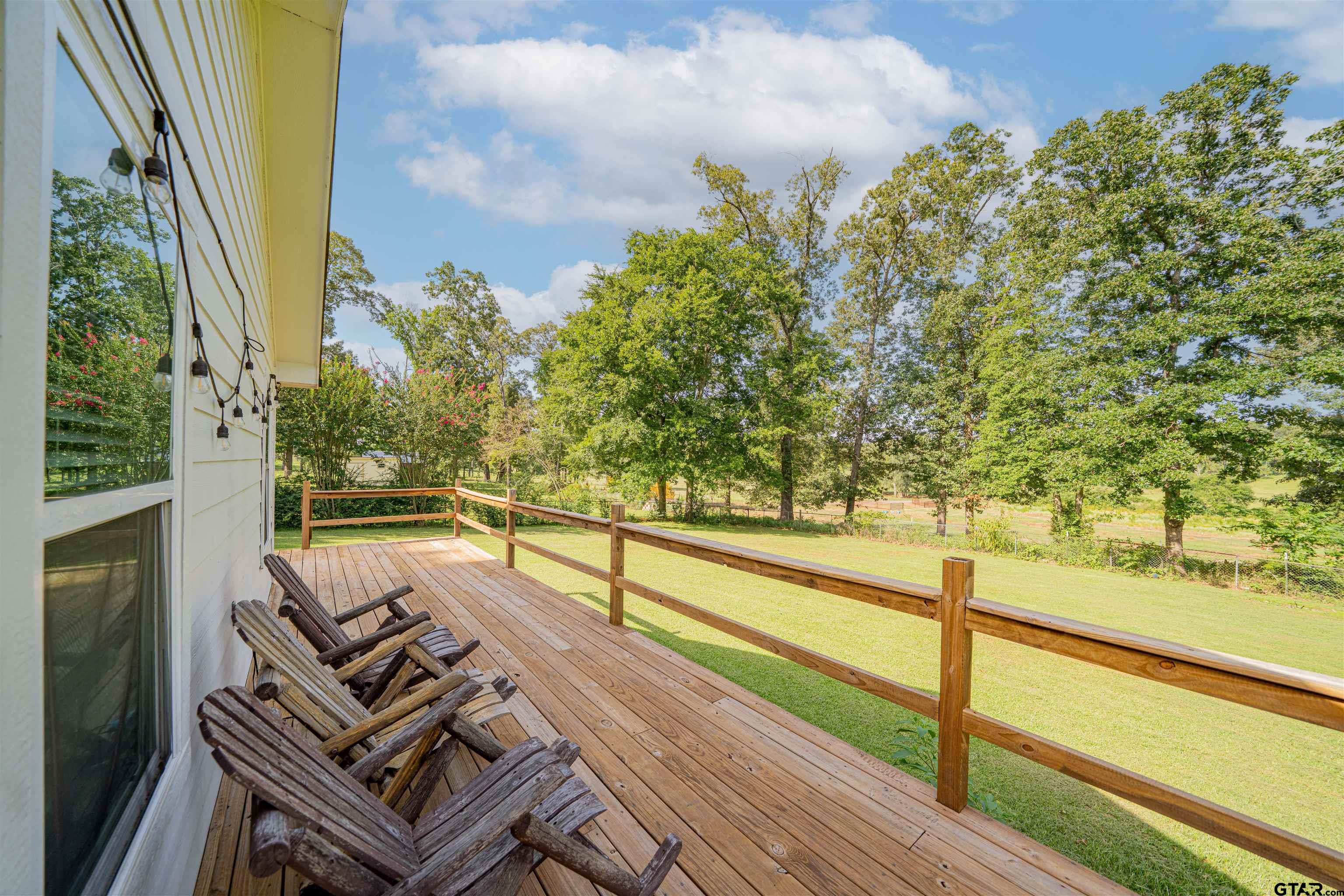400 Crestview Hughes Springs, TX 75656 - Photo 28 of 32 a view of a balcony with chairs
