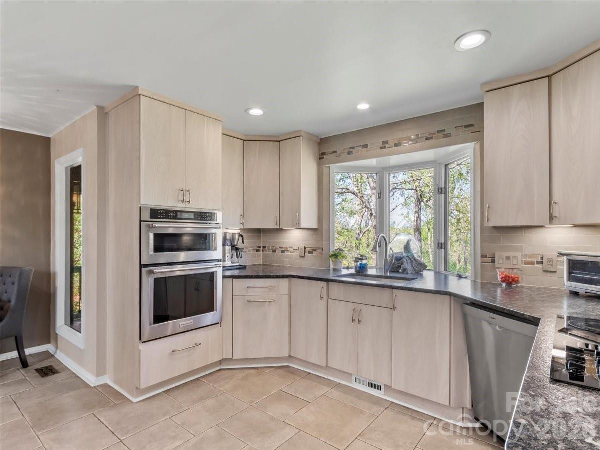 68 Acorn Road Asheville, NC 28804 - Photo 12 of 47 Gallery Image 12