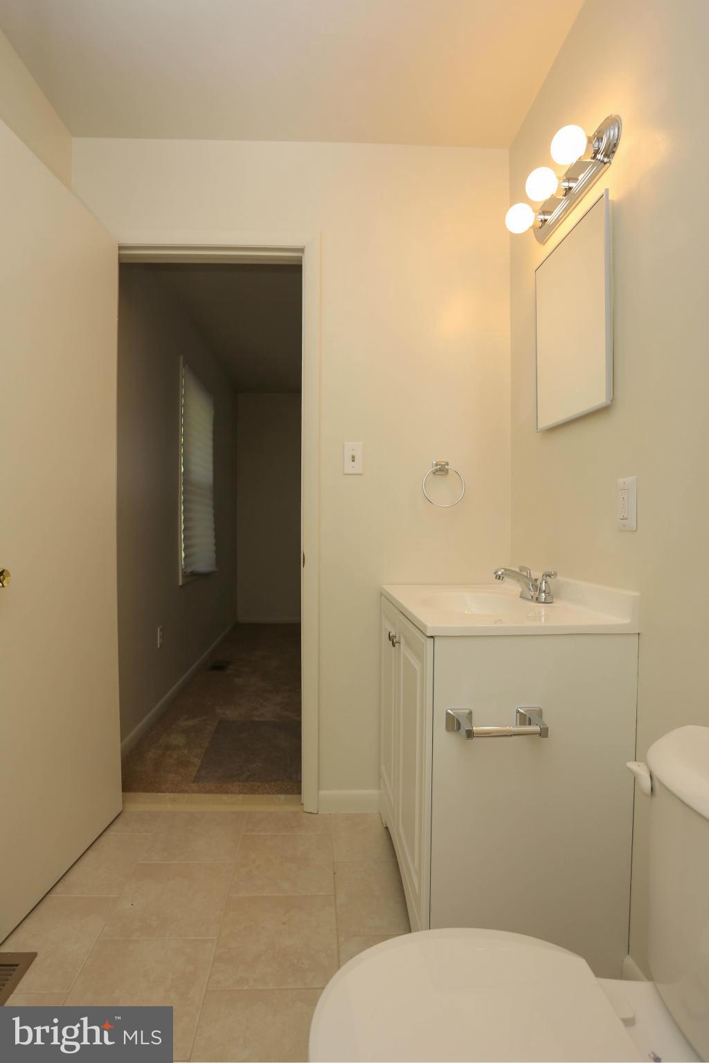 4202 Fordleigh Road Baltimore, MD 21215 - Photo 14 of 25 Bath (Master)