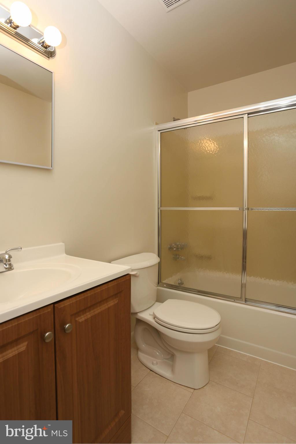 4202 Fordleigh Road Baltimore, MD 21215 - Photo 15 of 25 Bath