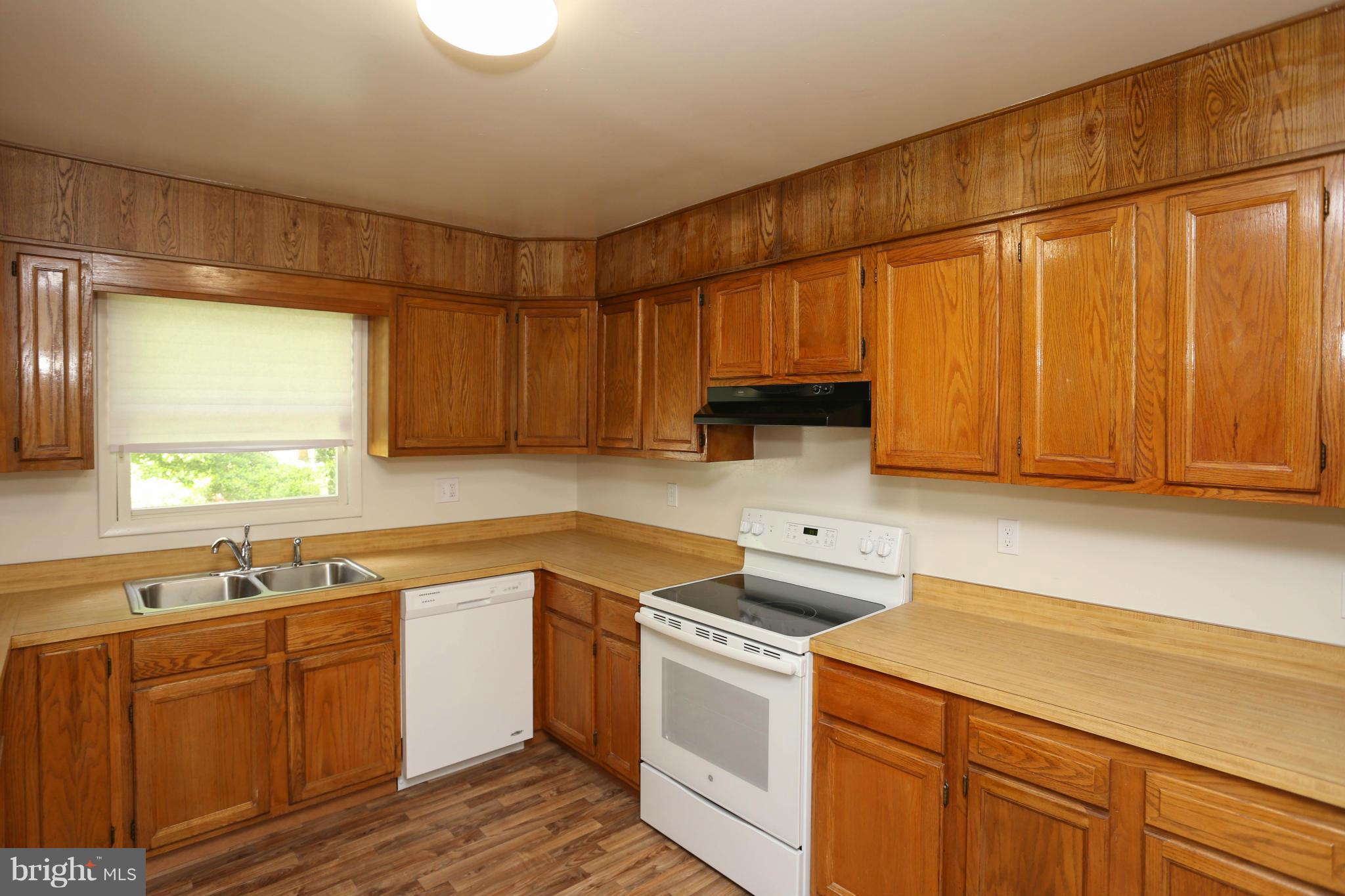 4202 Fordleigh Road Baltimore, MD 21215 - Photo 16 of 25 Kitchen