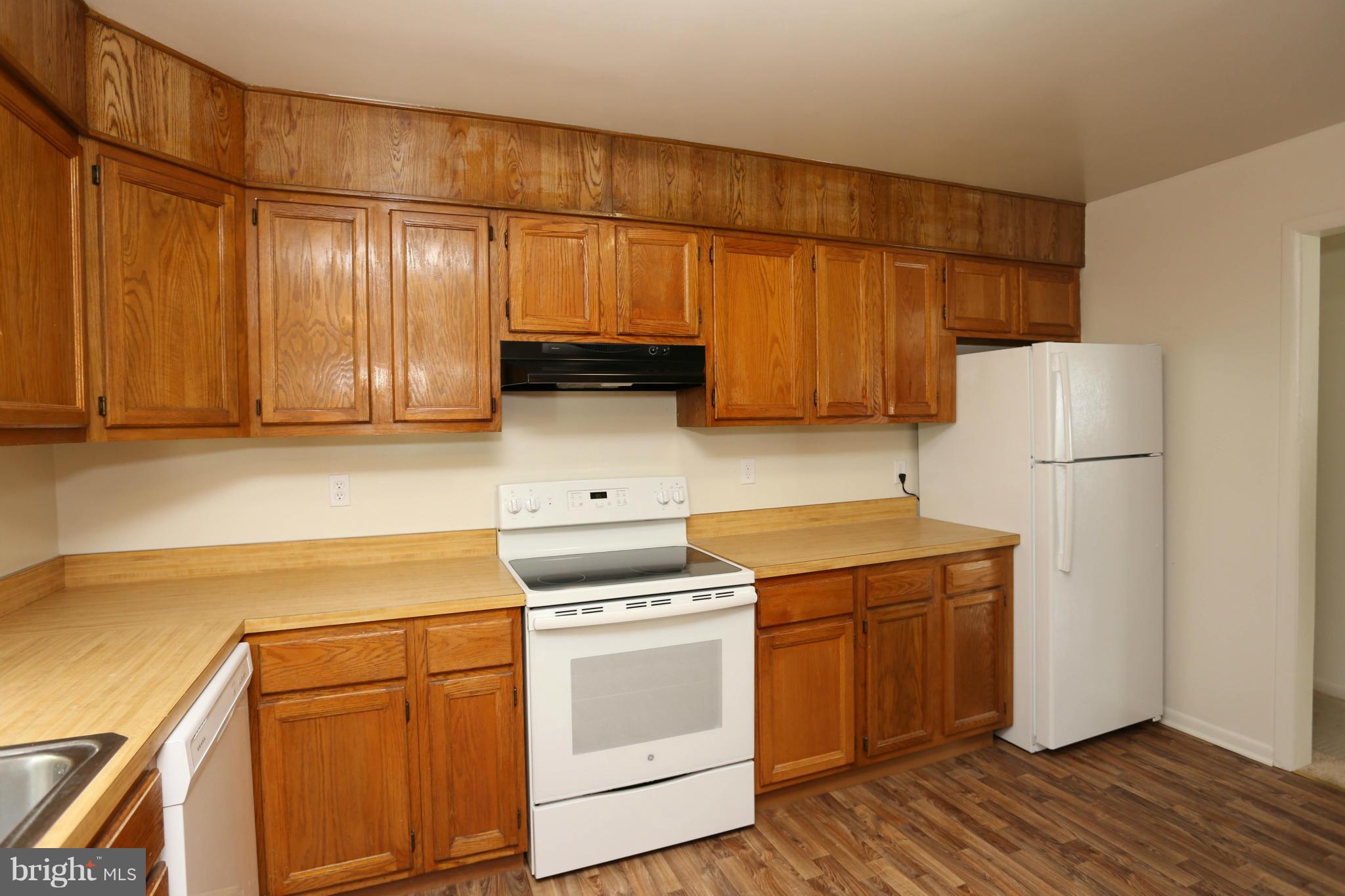 4202 Fordleigh Road Baltimore, MD 21215 - Photo 17 of 25 Kitchen