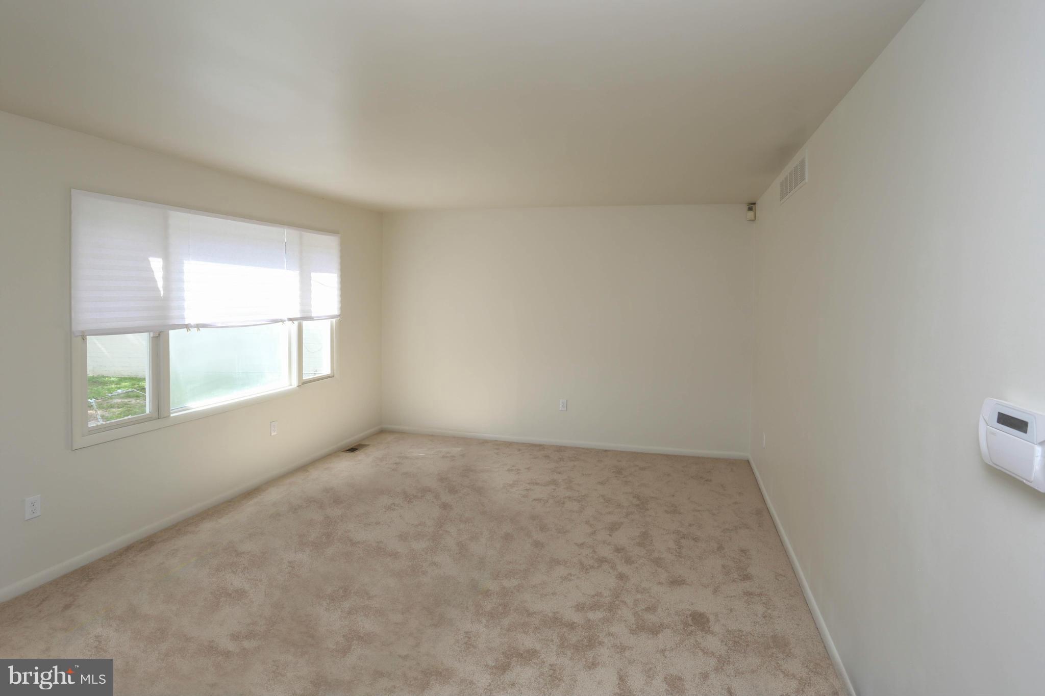 4202 Fordleigh Road Baltimore, MD 21215 - Photo 7 of 25 Living Room