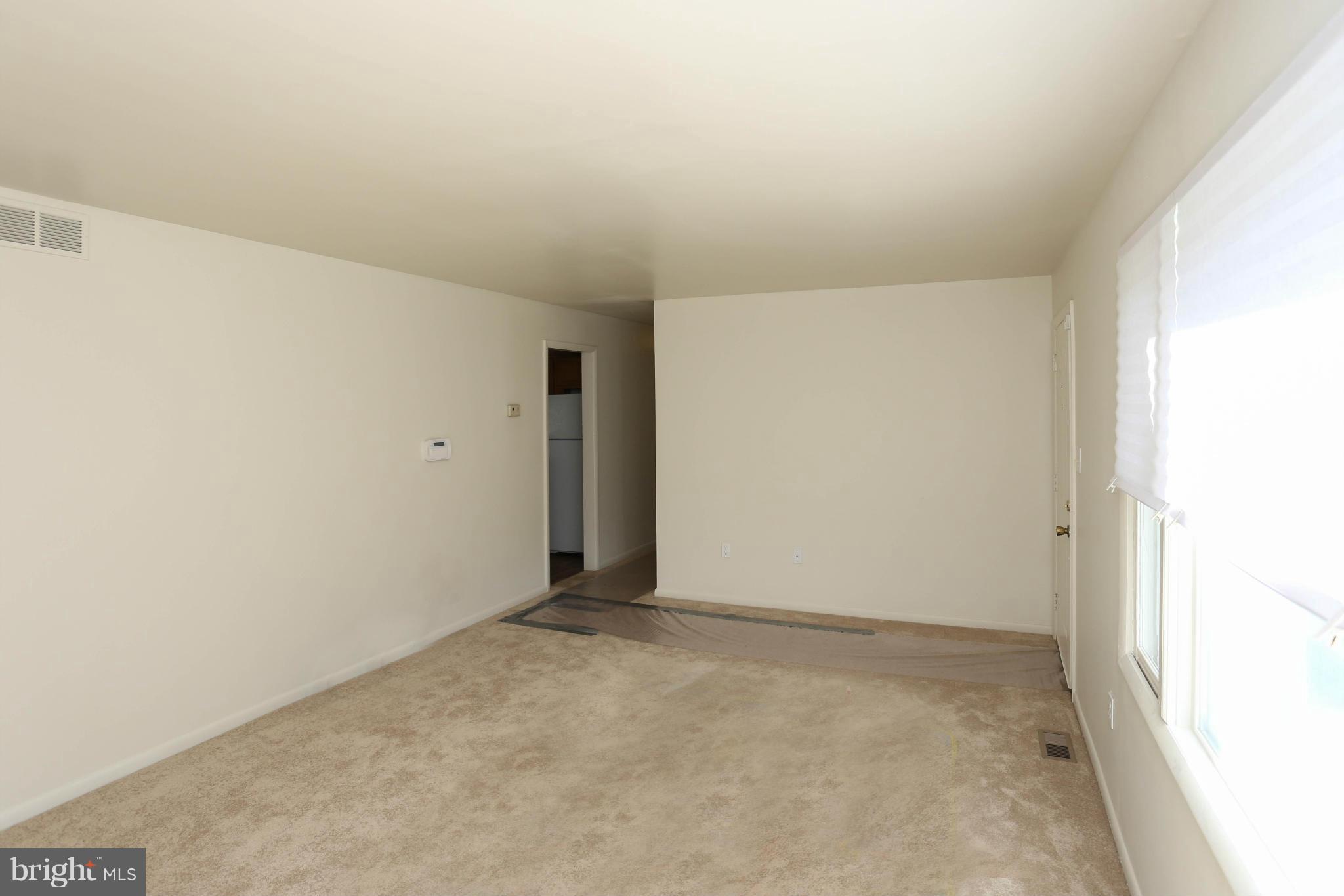 4202 Fordleigh Road Baltimore, MD 21215 - Photo 8 of 25 Living Room