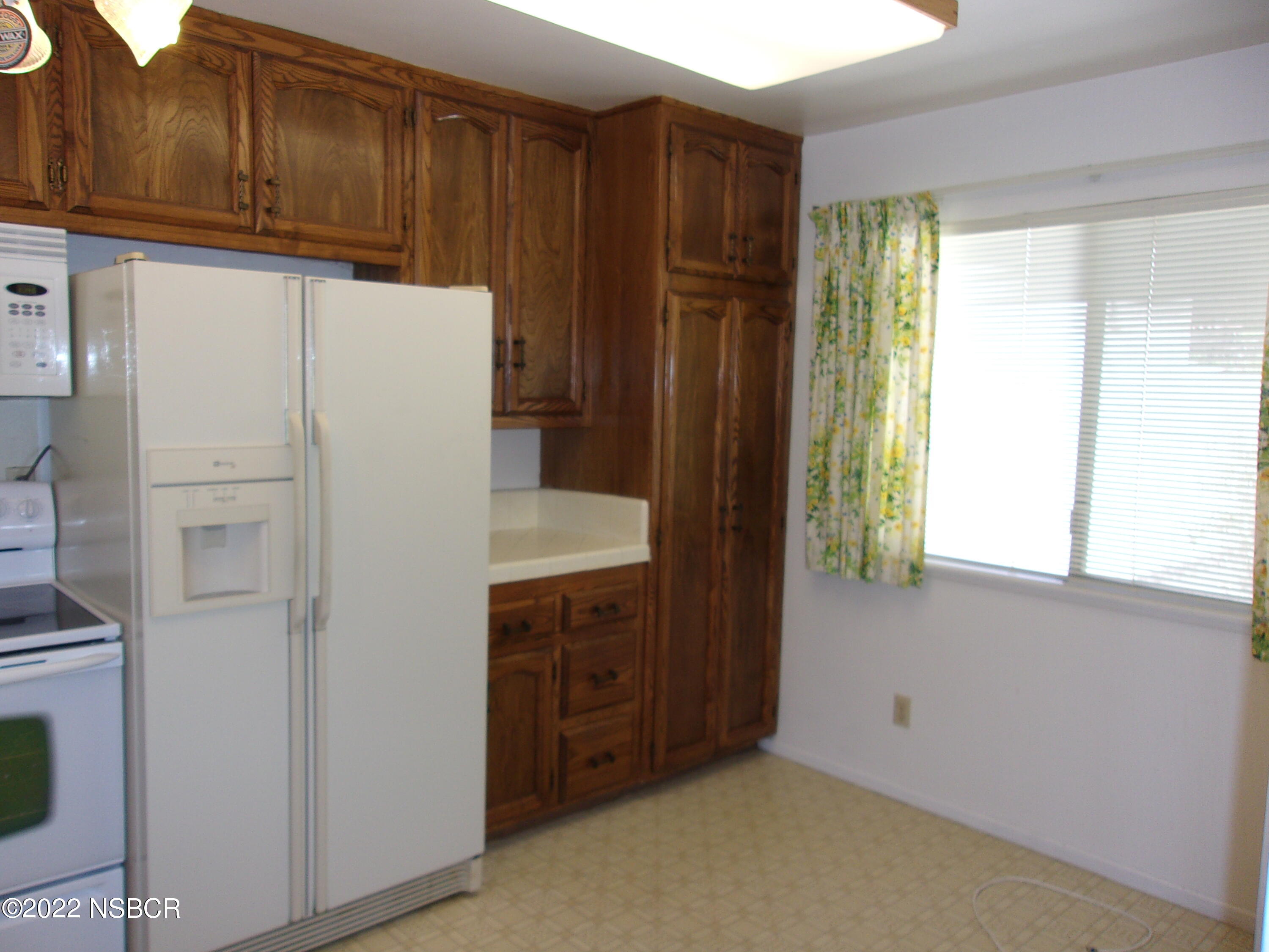 142 Oak Hill Drive Lompoc, CA 93436 - Photo 18 of 23 a view of walk in closet with window