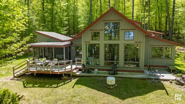 $815,000 | 32 Corliss Point Way, Keene, NY 12942