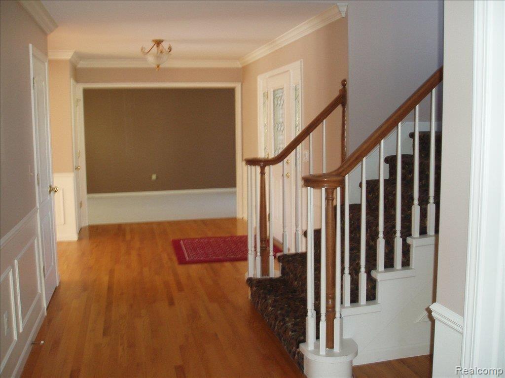 3607 Aynsley Drive Rochester, MI 48306 - Photo 2 of 12 Entry