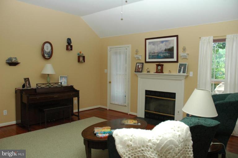 8303 Southstream Run Springfield, VA 22153 - Photo 18 of 30 Living Room