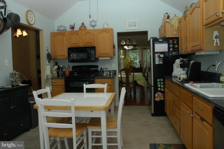 8303 Southstream Run Springfield, VA 22153 - Photo 28 of 30 Kitchen