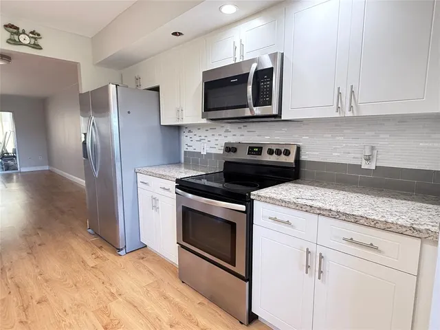 $2,300 | 550 Southwest 137th Avenue, Unit 312L, Pembroke Pines, FL 33027