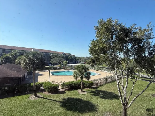 $2,300 | 550 Southwest 137th Avenue, Unit 312L, Pembroke Pines, FL 33027