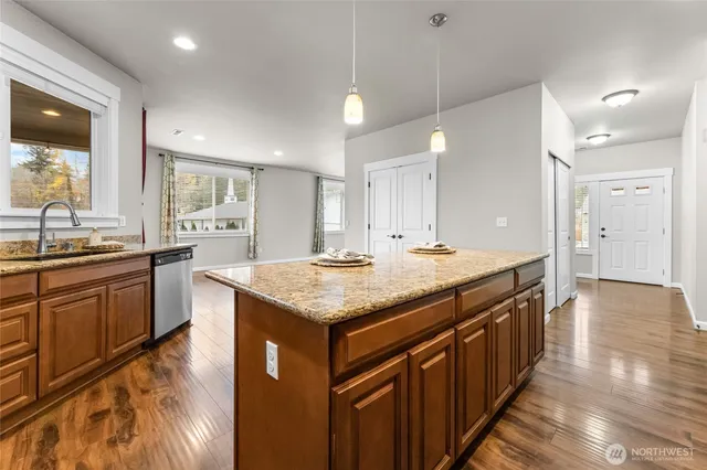 $595,000 | 580 Eatonville Highway East, Eatonville, WA 98328