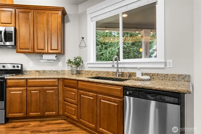 $595,000 | 580 Eatonville Highway East, Eatonville, WA 98328