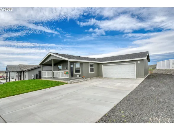 $349,000 | 3027 Southwest Terrace Drive, Pendleton, OR 97801