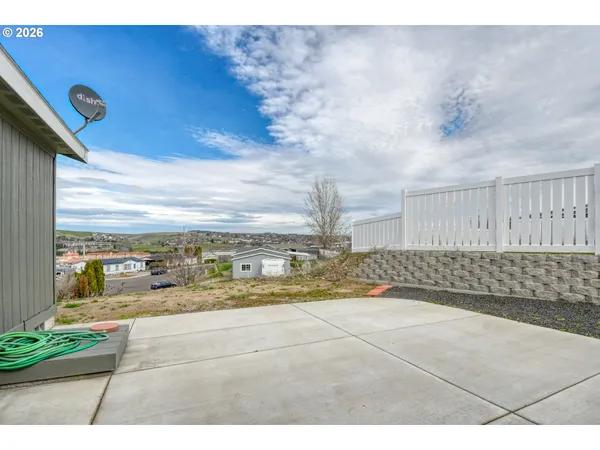$349,000 | 3027 Southwest Terrace Drive, Pendleton, OR 97801