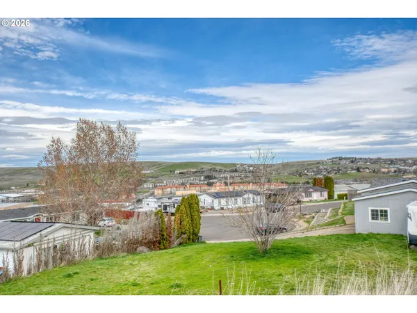 $349,000 | 3027 Southwest Terrace Drive, Pendleton, OR 97801