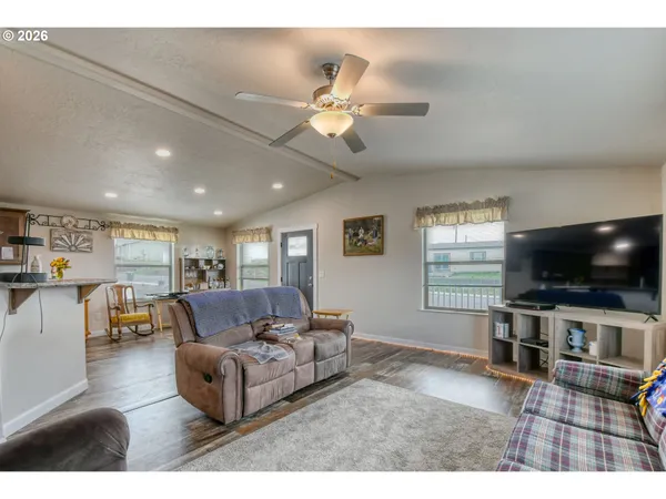 $349,000 | 3027 Southwest Terrace Drive, Pendleton, OR 97801