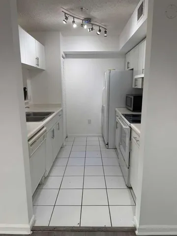 $1,650 | 4844 North State Road 7, Unit 305, Pompano Beach, FL 33067