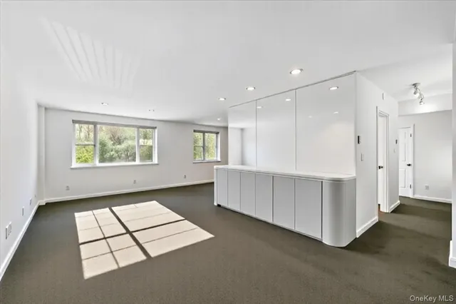 $399,000 | 25 Chapel Place, Unit 2D, Great Neck, NY 11021