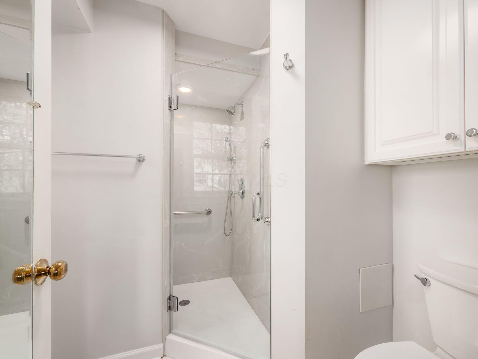 880 Lynbrook Road Columbus, OH 43235 - Photo 40 of 59 HUGE walk-in shower