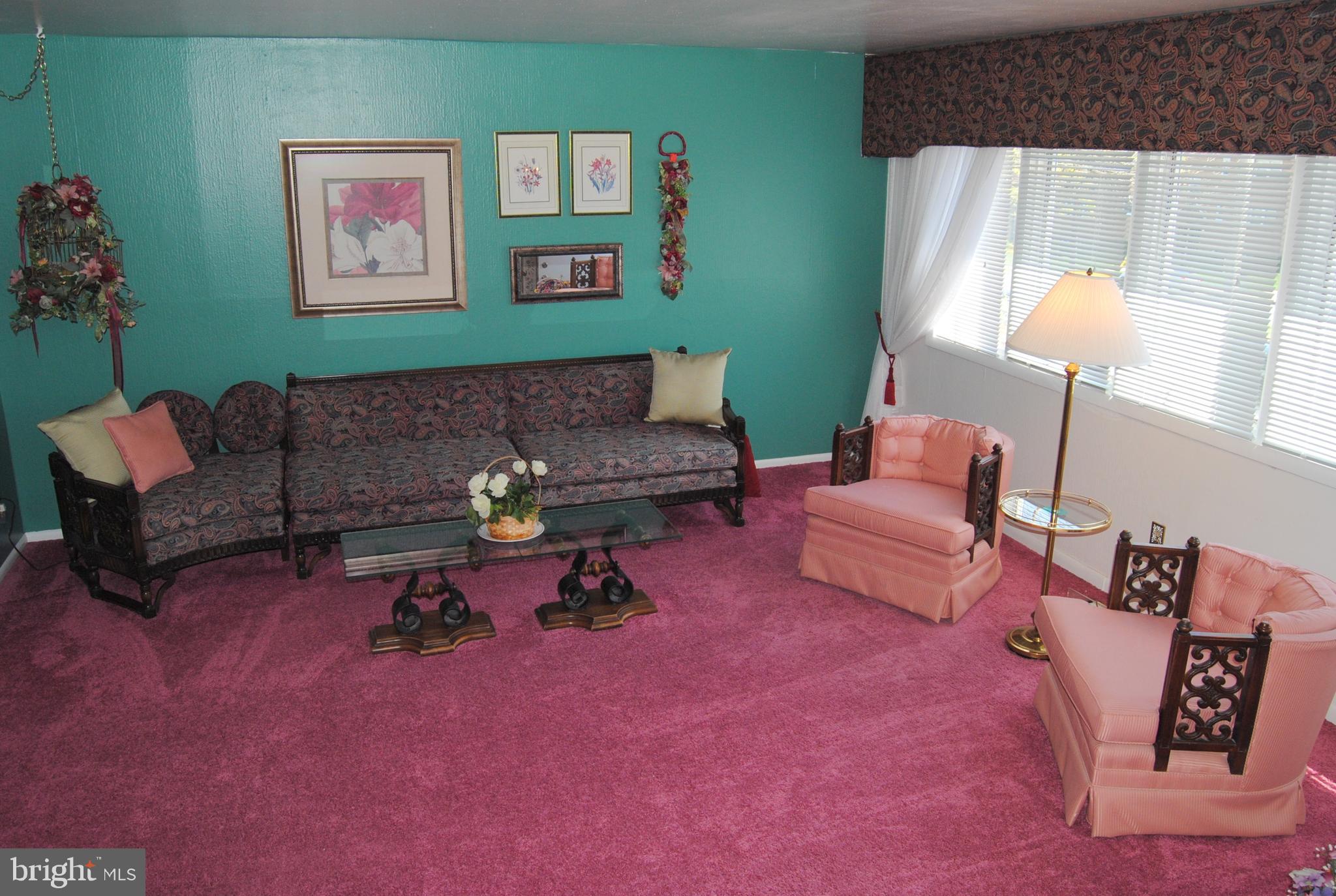 11724 Academy Road Philadelphia, PA 19154 - Photo 20 of 39 Livingroom