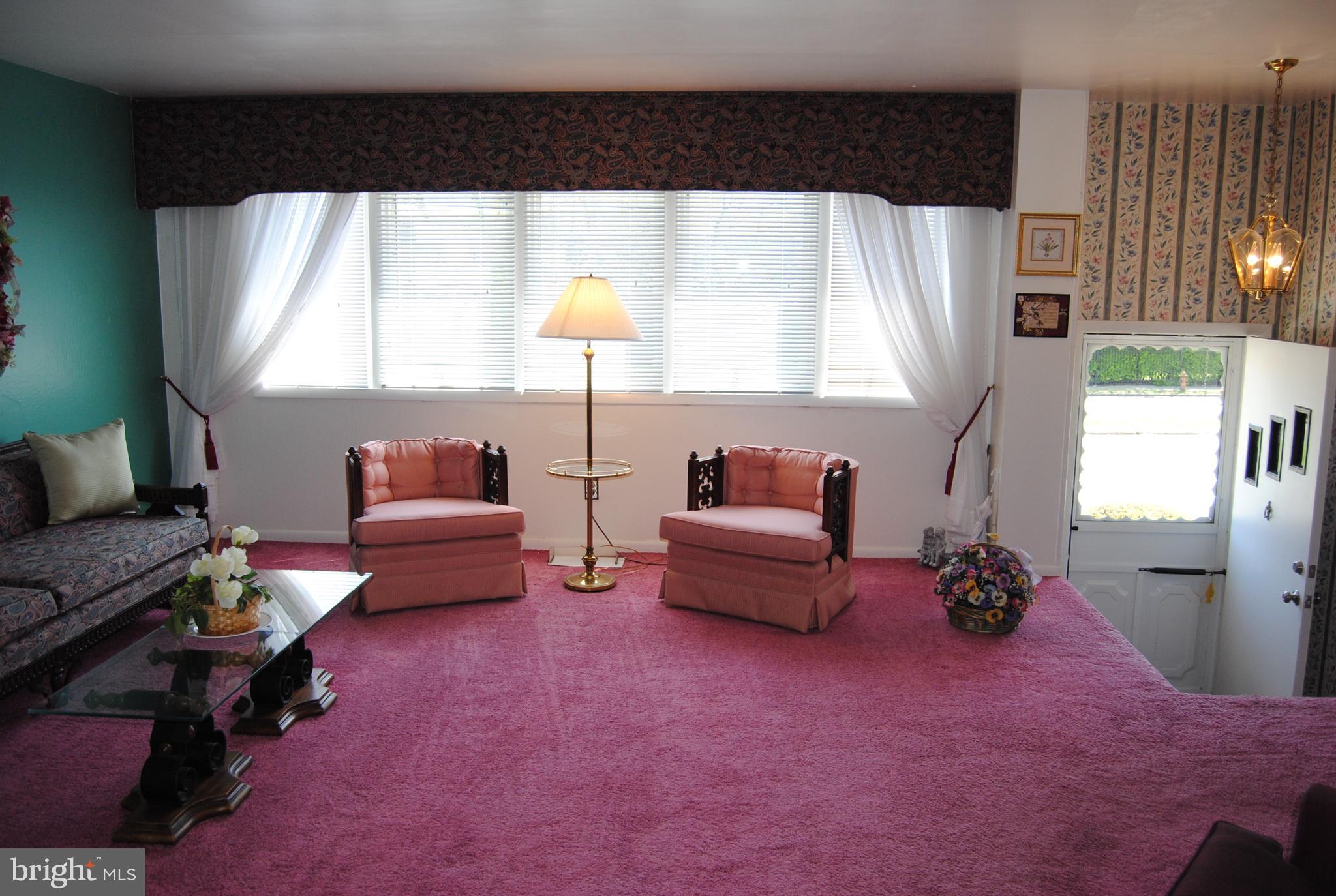 11724 Academy Road Philadelphia, PA 19154 - Photo 21 of 39 Livingroom