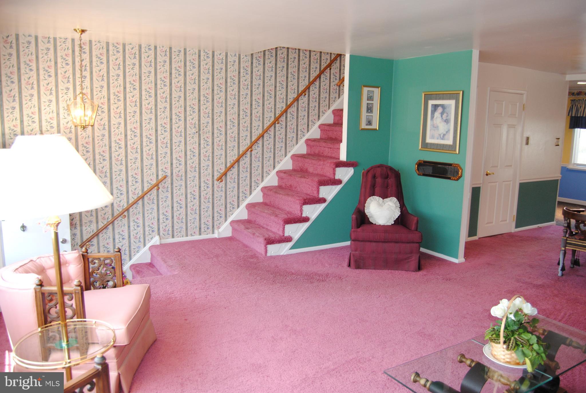 11724 Academy Road Philadelphia, PA 19154 - Photo 23 of 39 Livingroom to upstairs