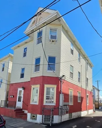 $2,200 | 18 Bullard Street, Unit 2, New Bedford, MA 02746