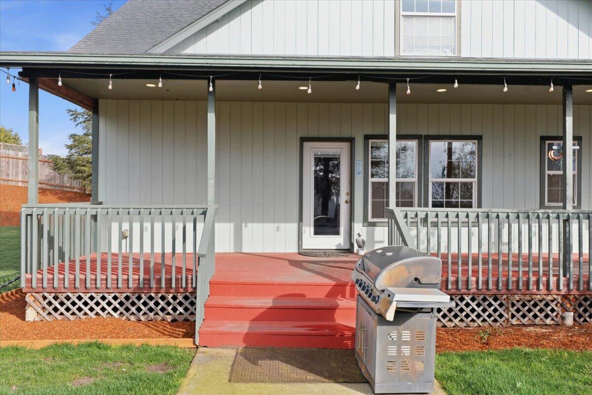 176 Nehalem Loop Roseburg, OR 97471 - Photo 34 of 42 34-DJI_20260206102722_0101_D