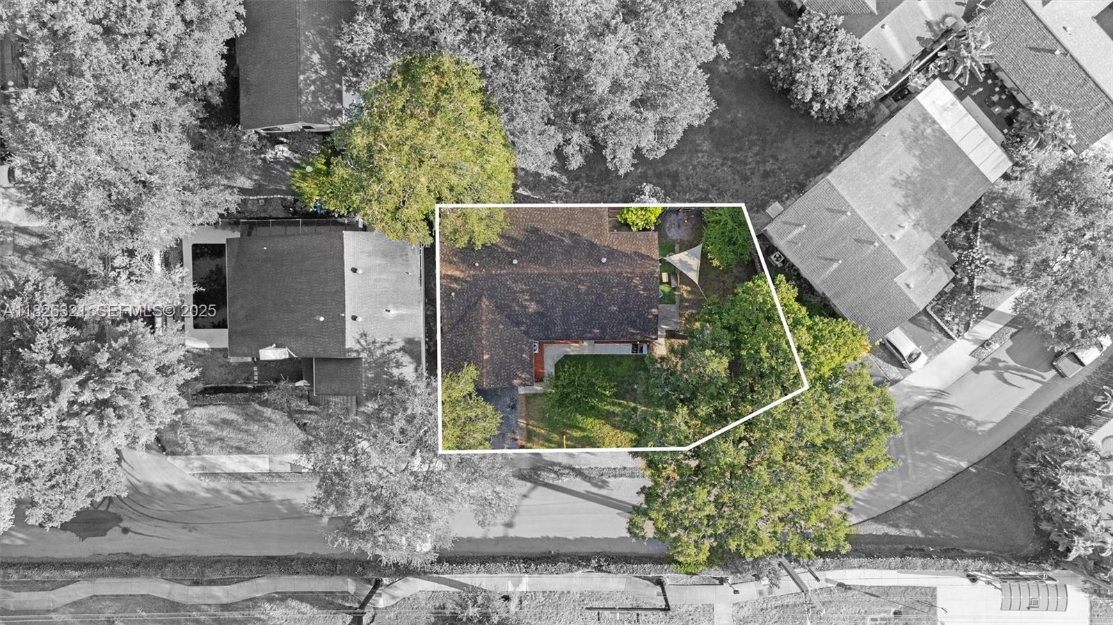 50 Forest Circle Cooper City, FL 33026 - Photo 14 of 22 an aerial view of a house