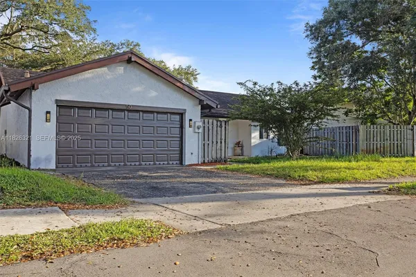 $617,000 | 50 Forest Circle, Cooper City, FL 33026