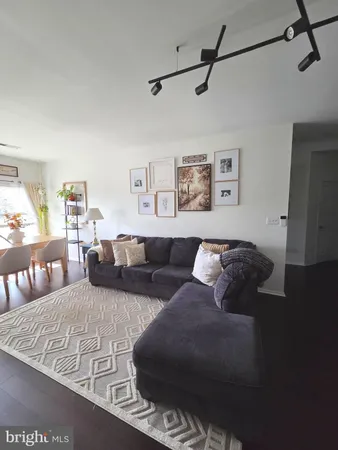 $2,450 | 14322 Climbing Rose Way, Unit 301, Centreville, VA 20121