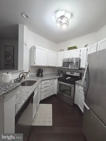 $2,450 | 14322 Climbing Rose Way, Unit 301, Centreville, VA 20121