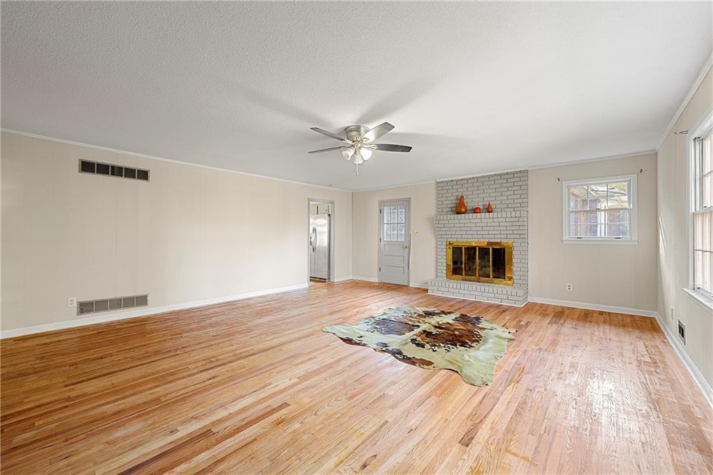 552 Duke Drive Marietta, GA 30066 - Photo 3 of 20