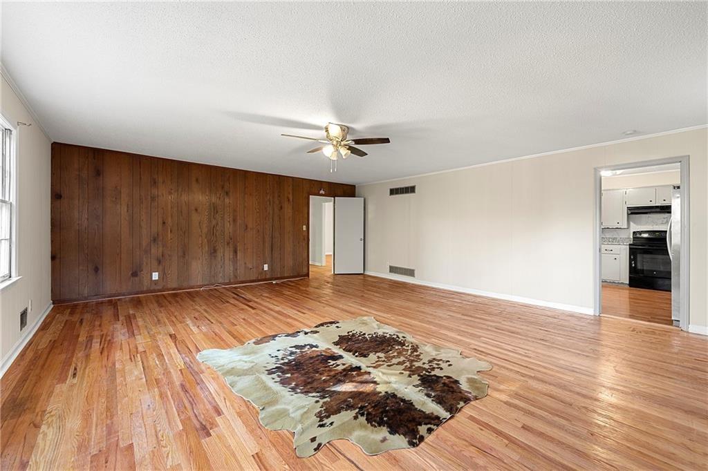 552 Duke Drive Marietta, GA 30066 - Photo 4 of 20