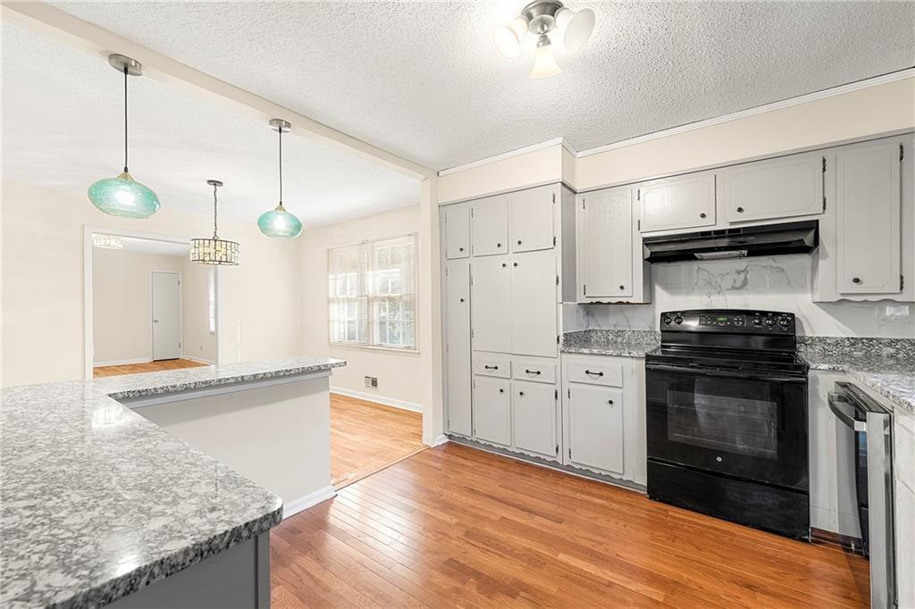 552 Duke Drive Marietta, GA 30066 - Photo 5 of 20