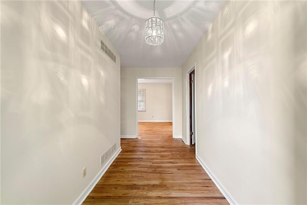 552 Duke Drive Marietta, GA 30066 - Photo 9 of 20