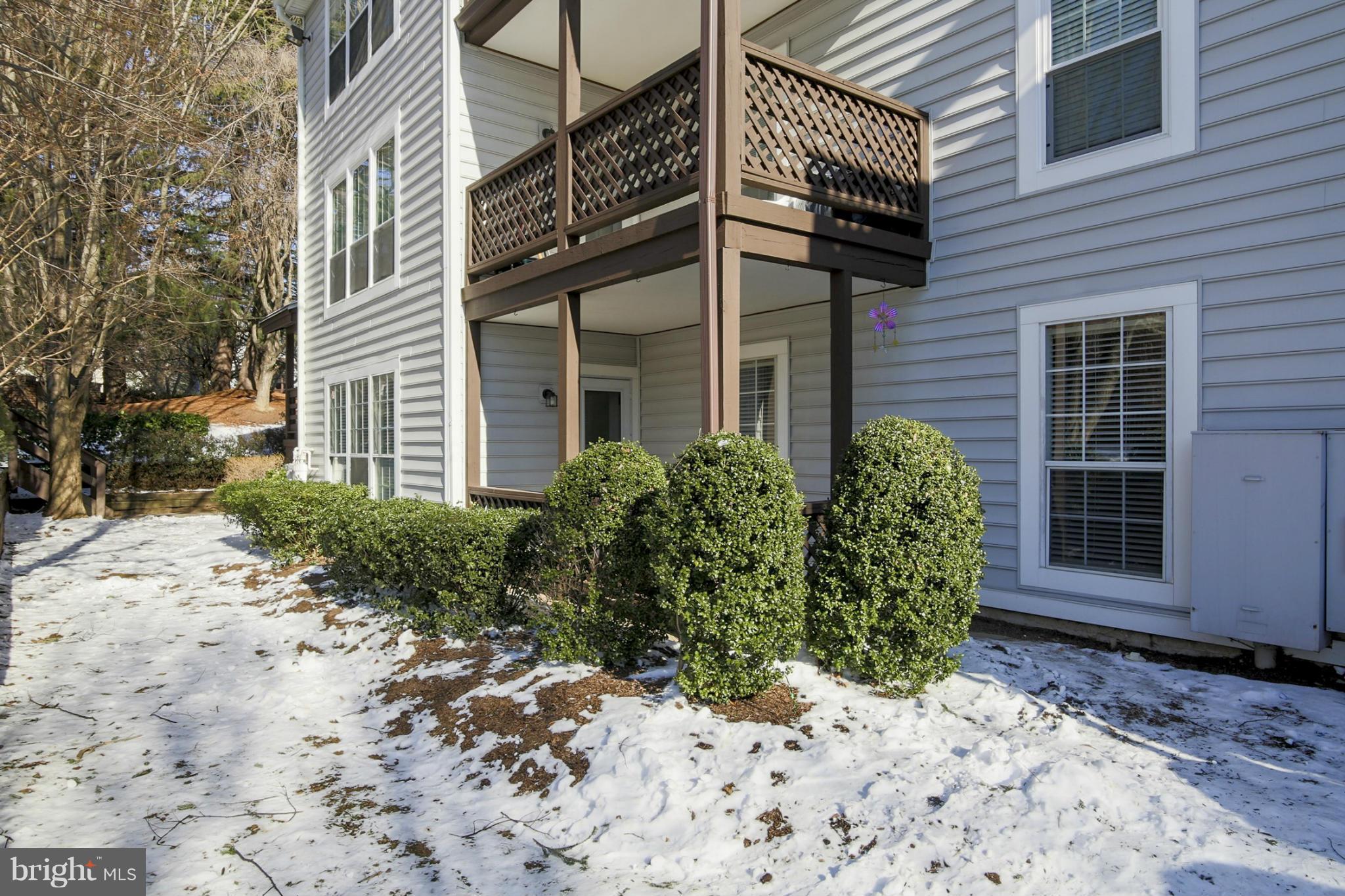 10153 Oakton Terrace Road, Unit 10153 Oakton, VA 22124 - Photo 20 of 23 Landscaping around patio