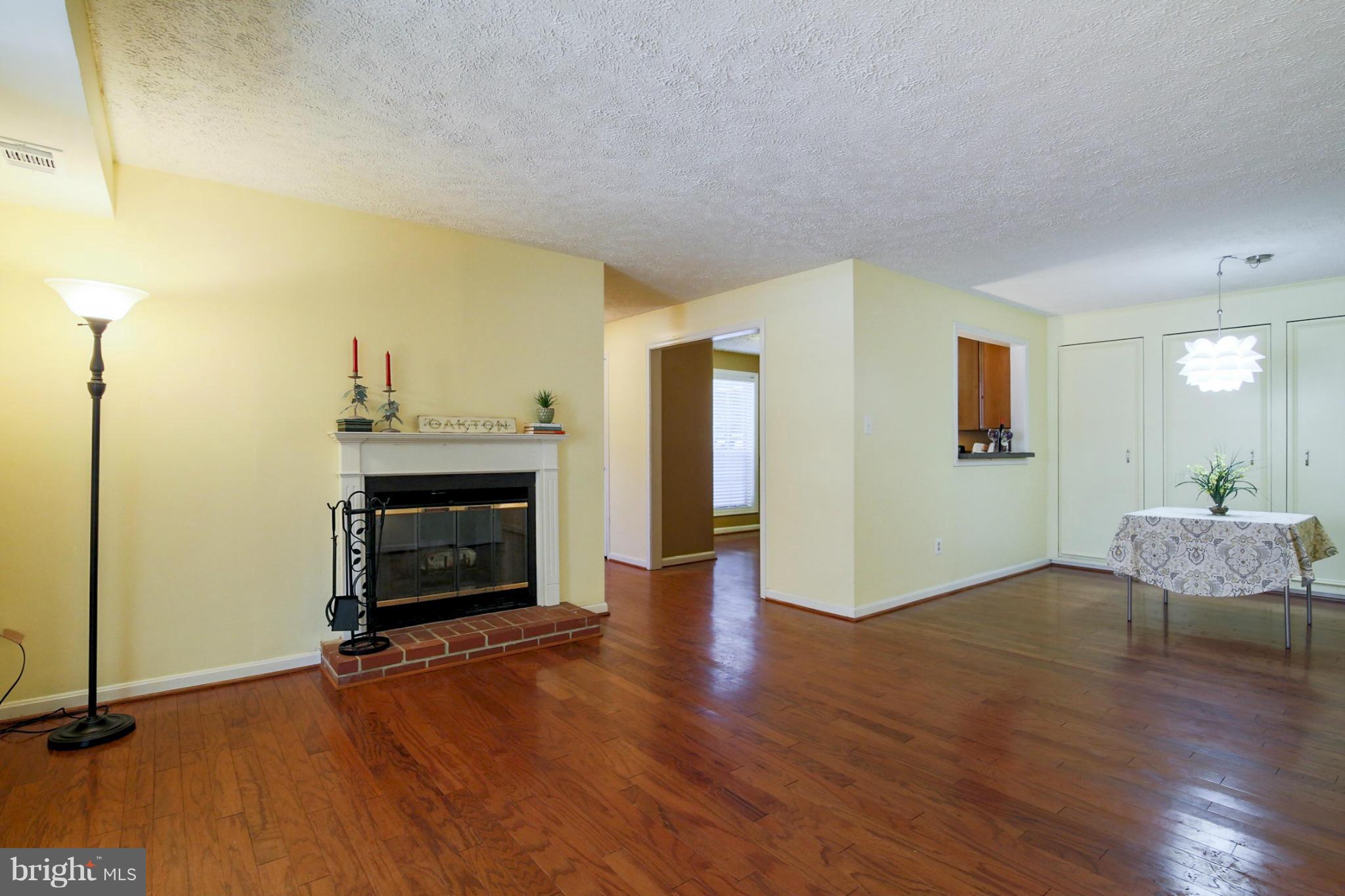 10153 Oakton Terrace Road, Unit 10153 Oakton, VA 22124 - Photo 3 of 23 Living Room