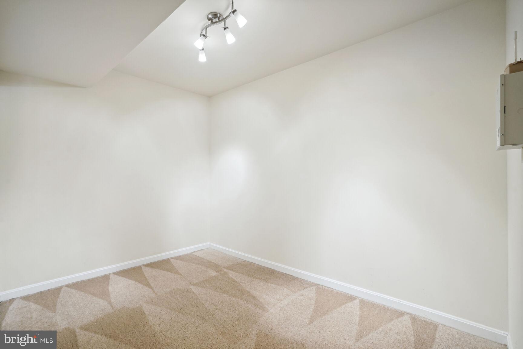 12036 Rutherglen Place Bristow, VA 20136 - Photo 27 of 39 Maybe a potential work out room?