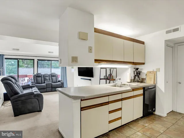 $180,000 | 591-6 Geneva Drive, Mechanicsburg, PA 17055