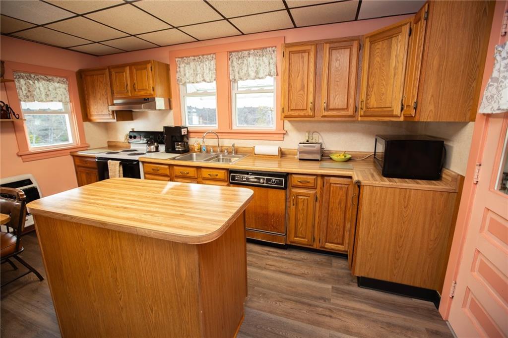 195 West W Railroad Road Sycamore, PA 15364 - Photo 33 of 50 a kitchen with stainless steel appliances granite countertop wooden cabinets a stove a sink and a refrigerator
