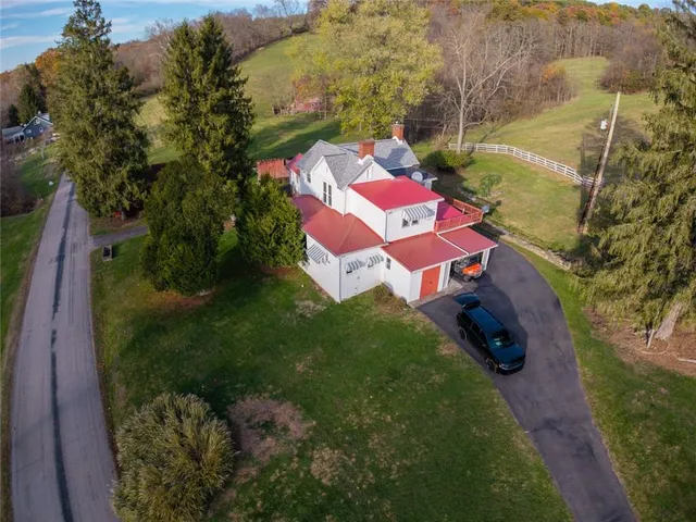 $699,000 | 195 West W Railroad Road, Sycamore, PA 15364