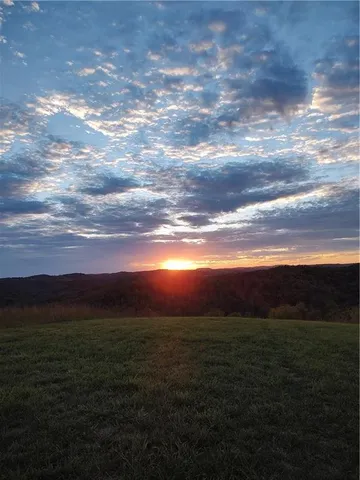 $699,000 | 195 West W Railroad Road, Sycamore, PA 15364