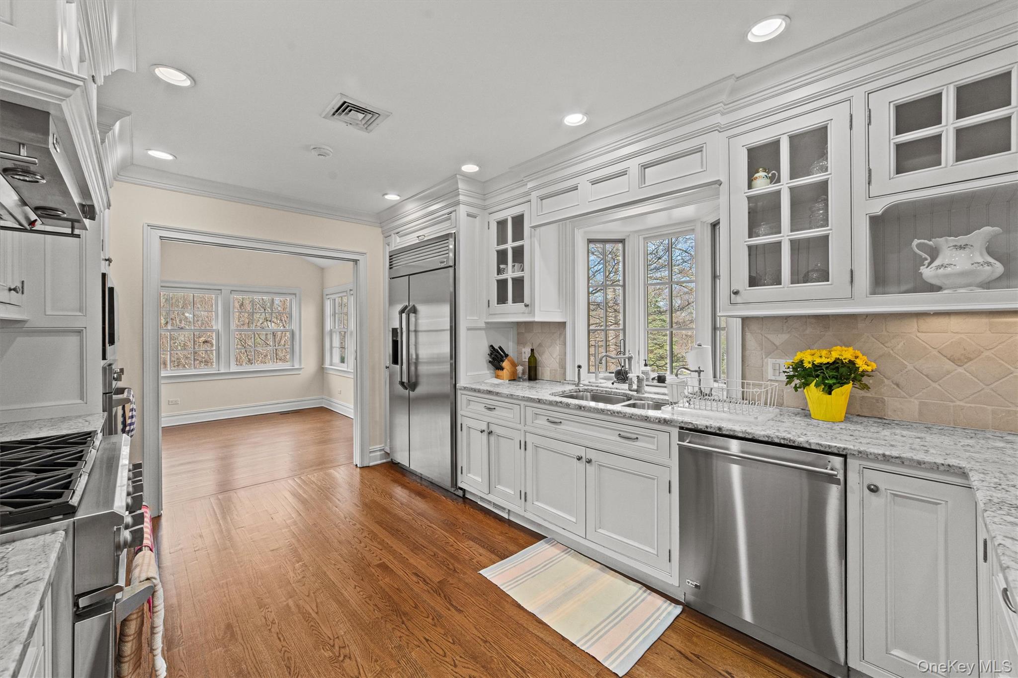 52 Oakledge Road Bronxville, NY 10708 - Photo 11 of 39 Kitchen