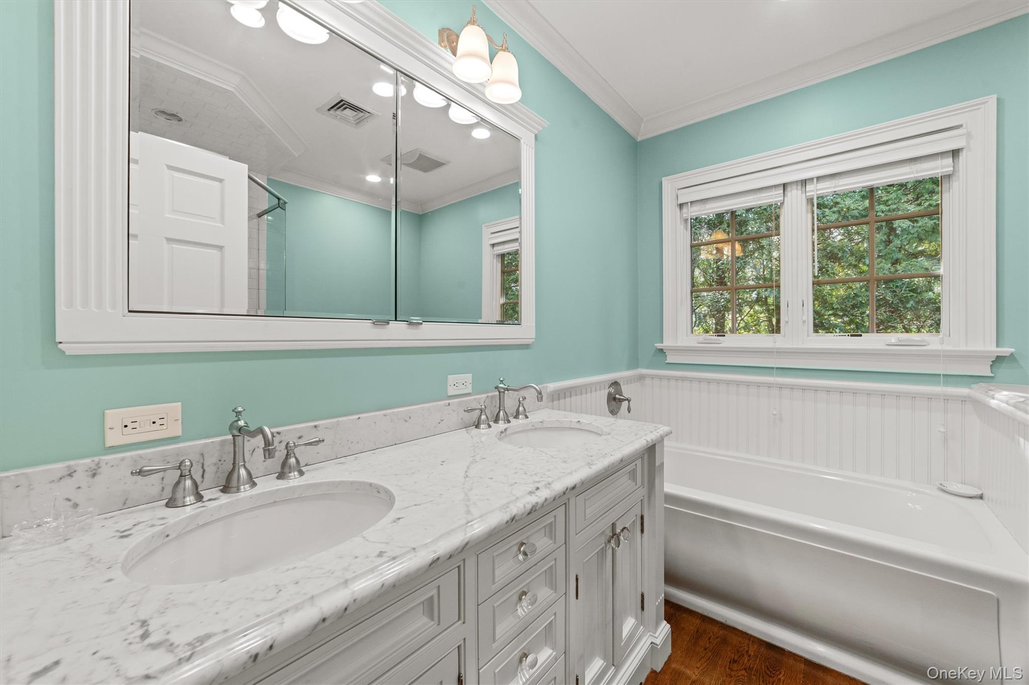 52 Oakledge Road Bronxville, NY 10708 - Photo 21 of 39 Primary Bathroom