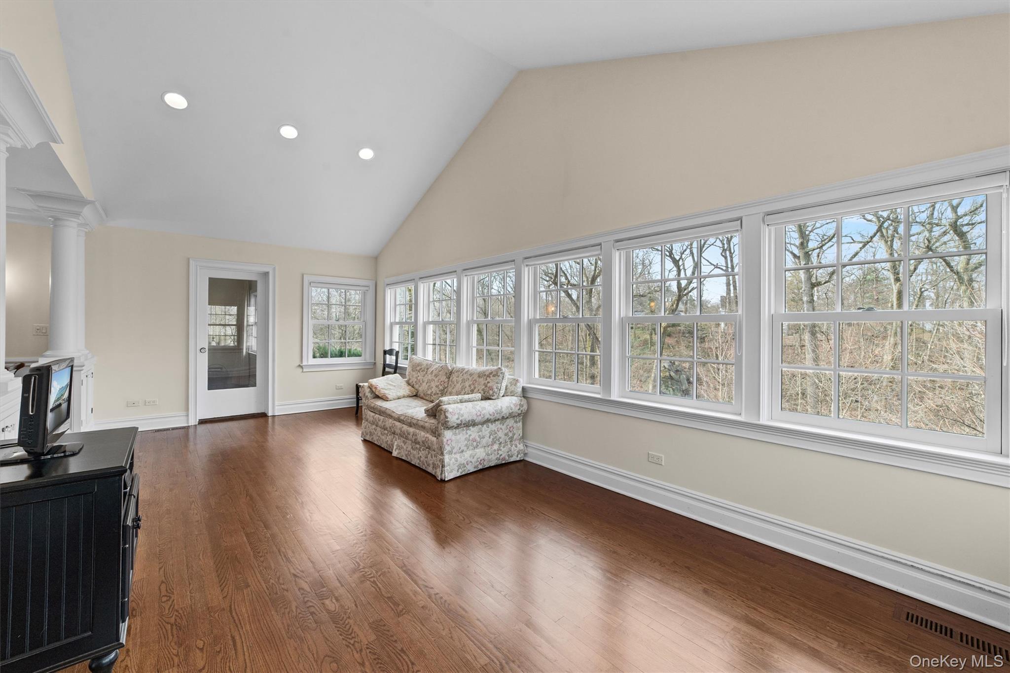 52 Oakledge Road Bronxville, NY 10708 - Photo 6 of 39