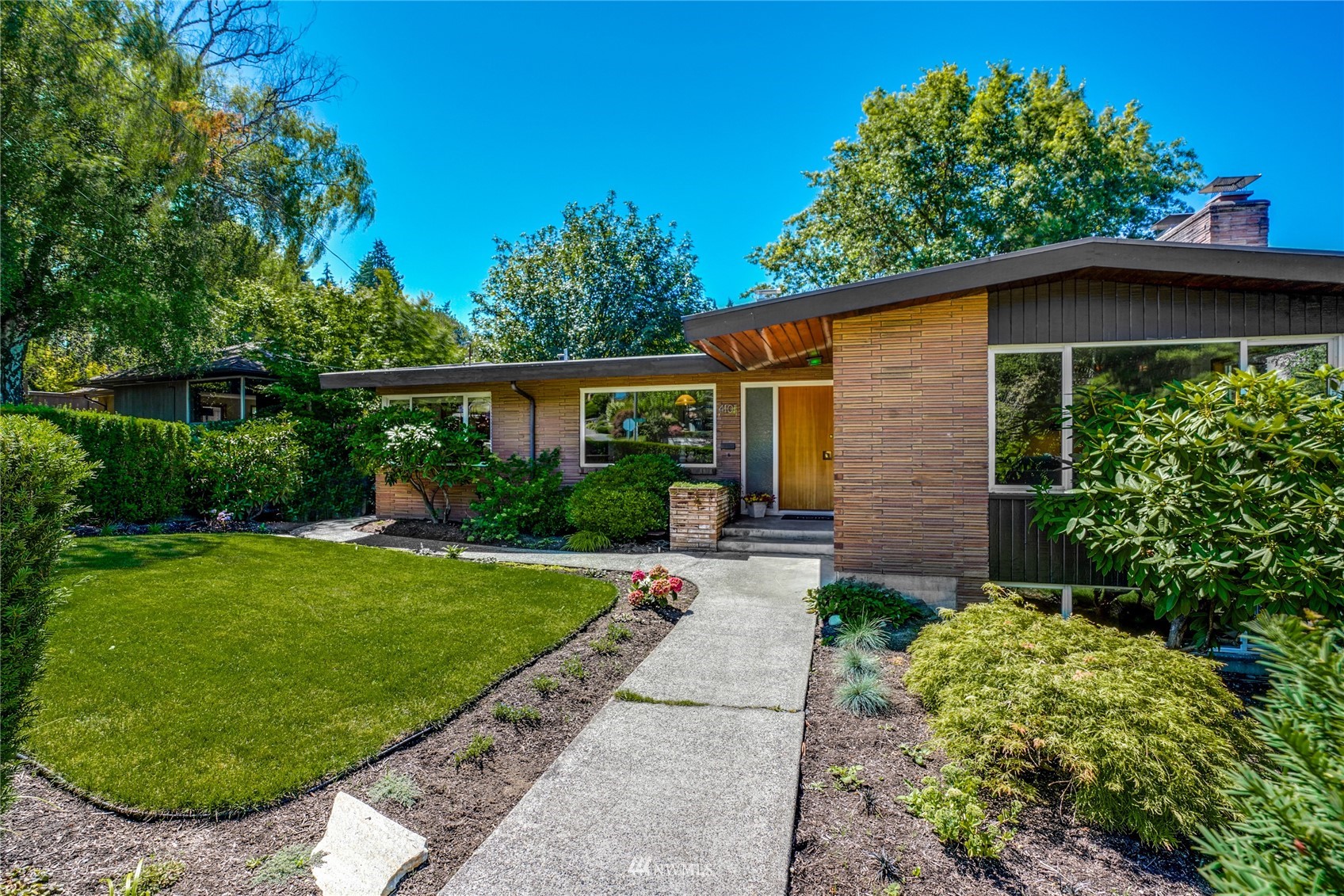 4101 Southwest Barton Street Seattle, WA 98136 - Photo 1 of 36 Gallery Image 1