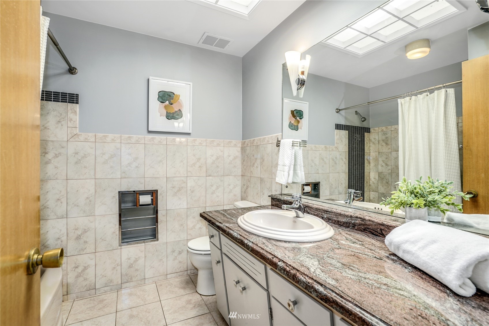 4101 Southwest Barton Street Seattle, WA 98136 - Photo 16 of 36 Gallery Image 16